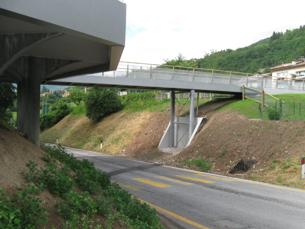 Passerella ciclopedonale a Trento Passerella ciclopedonale a Trento
